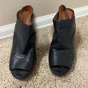 Black lucky brand chunky heels sandals